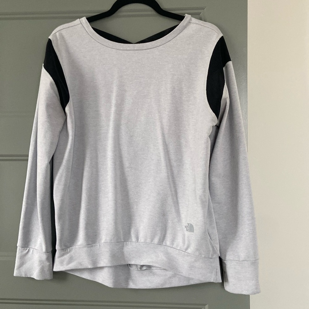 The North Face Crewneck Sweatershirt criss cross back grey Beyond The Wall Train